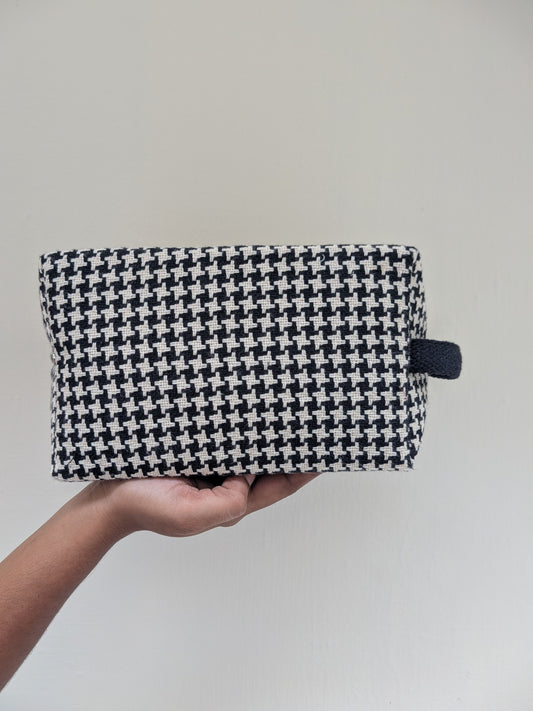 Vanity Pouch – B/W Checks